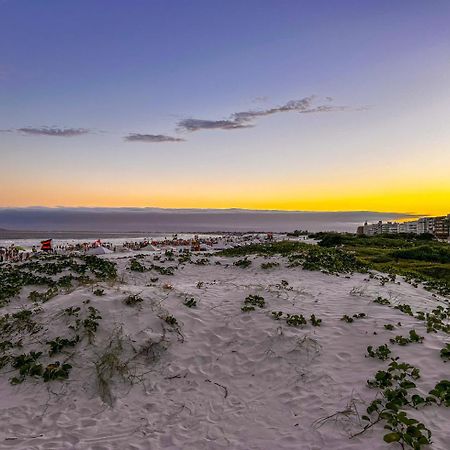 Incrivel Apto A 800M Da Praia Do Forte - 卡波布里奥 外观 照片